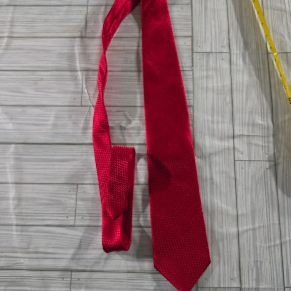 Umaid Bhawan Palace Jodhpur India Mens Red Textured Geometric Silk Necktie